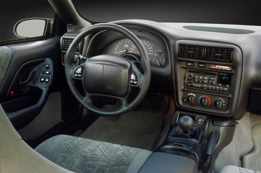  Chevrolet Camaro 1998 года  (фото 9 из 75)